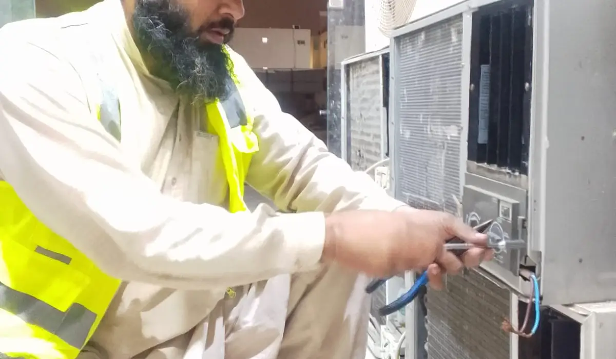 أفضل فني مكيفات غرب الرياض | أبو سعد الباكستاني